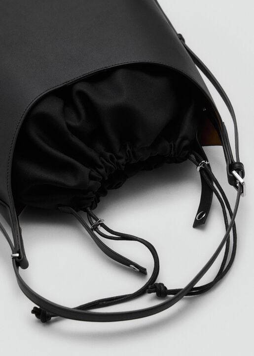 Shopper bag with buckle