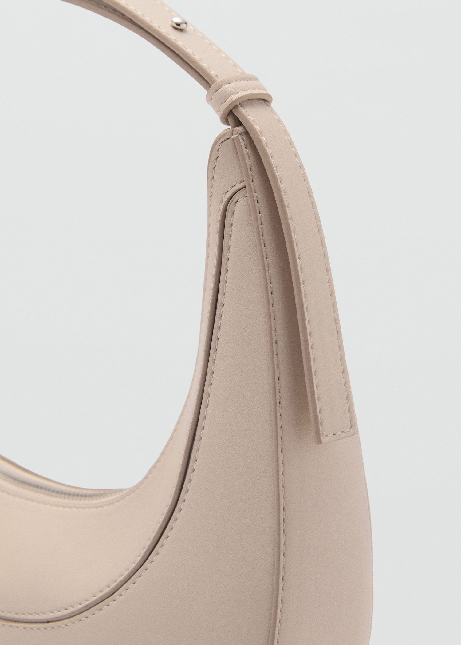 Oval shoulder bag