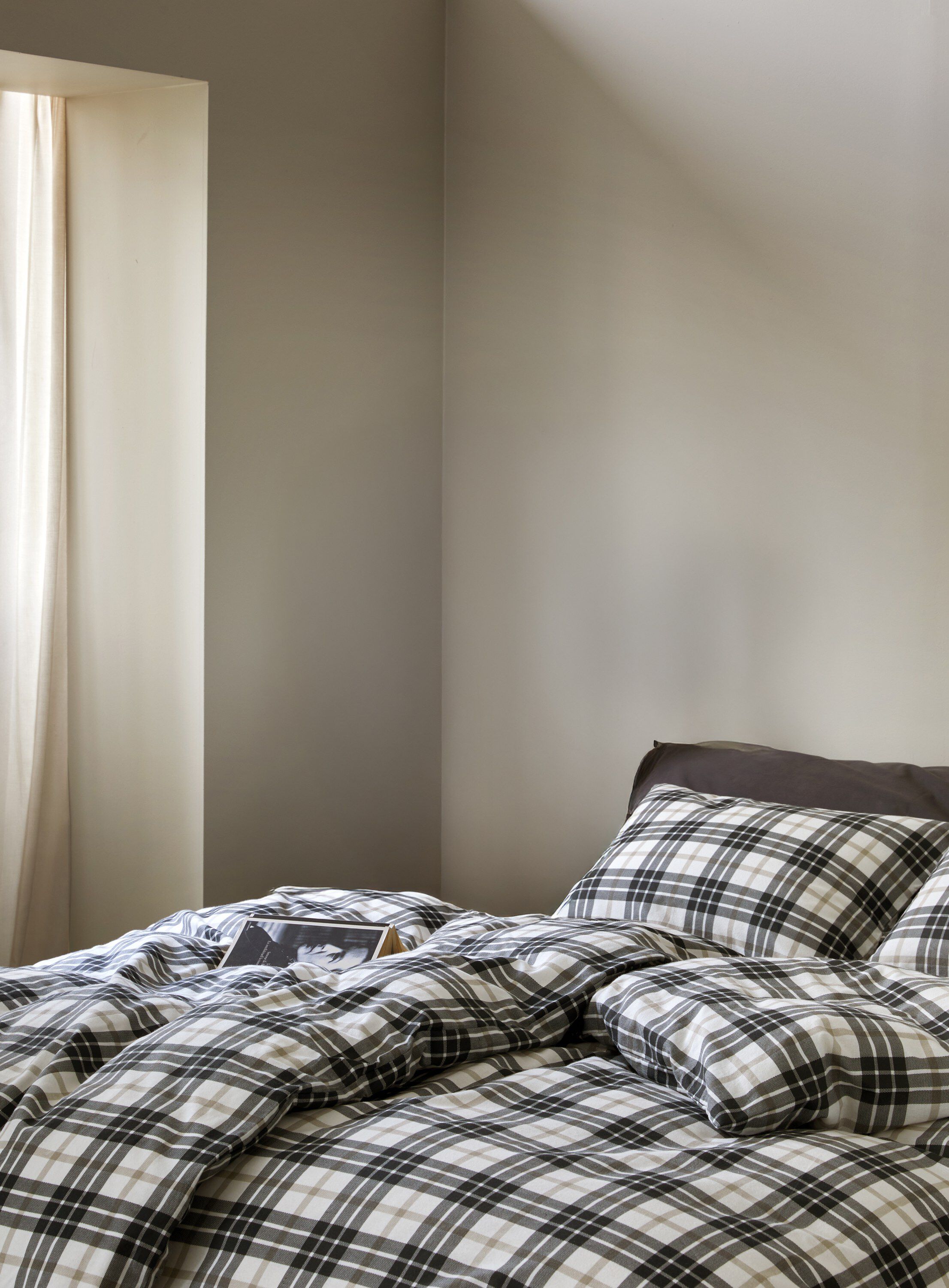 Lukas senges&aelig;t d&aelig;mpet sort