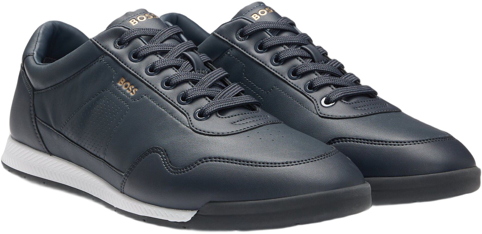 Scarpe Da Ginnastica BOSS Uomo Modello Nitan LTPF In Pelle Con Logo Dorato. Lavorazione Di Alta Qualità, Fodera Interna Completa E Chiusura Con Lacci. Eleganti E Casual, Perfette Per Il Look Quotidiano. Nella Loro Confezione Originale.
