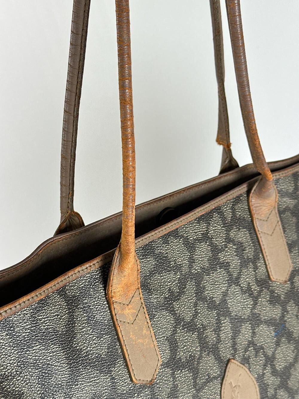 Yves Saint Laurent Tote