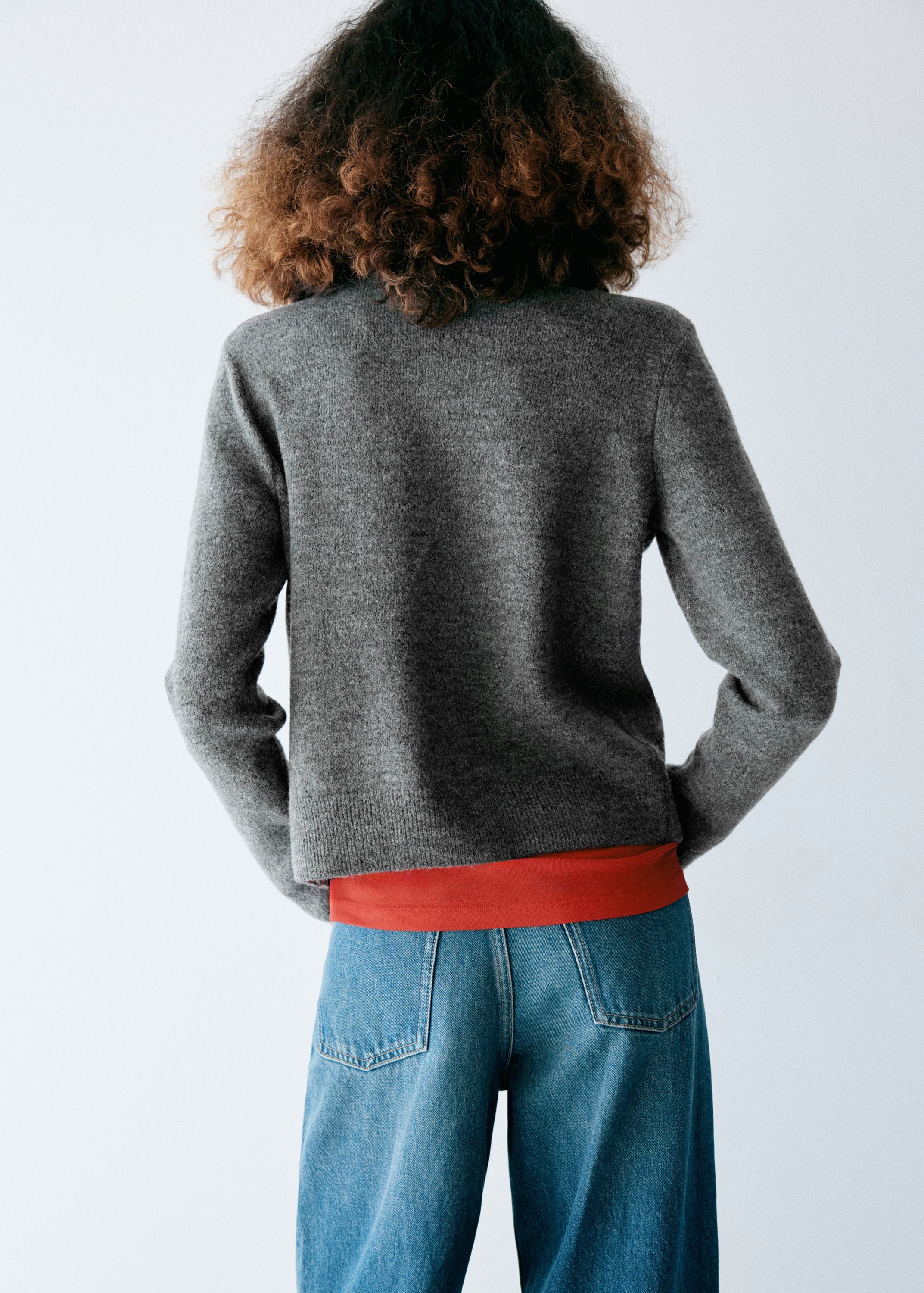 Knitted cardigan with metallic butt