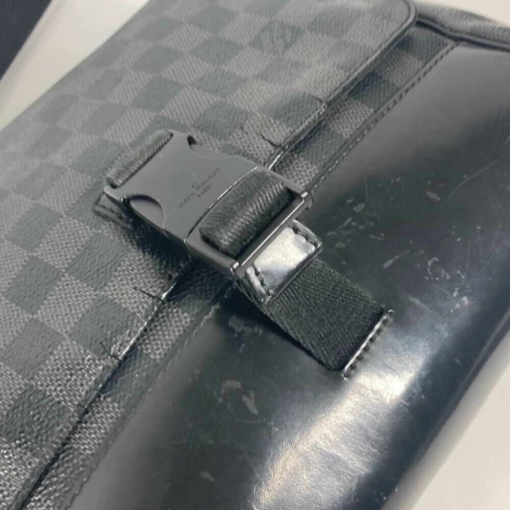 Louis Vuitton Messenger