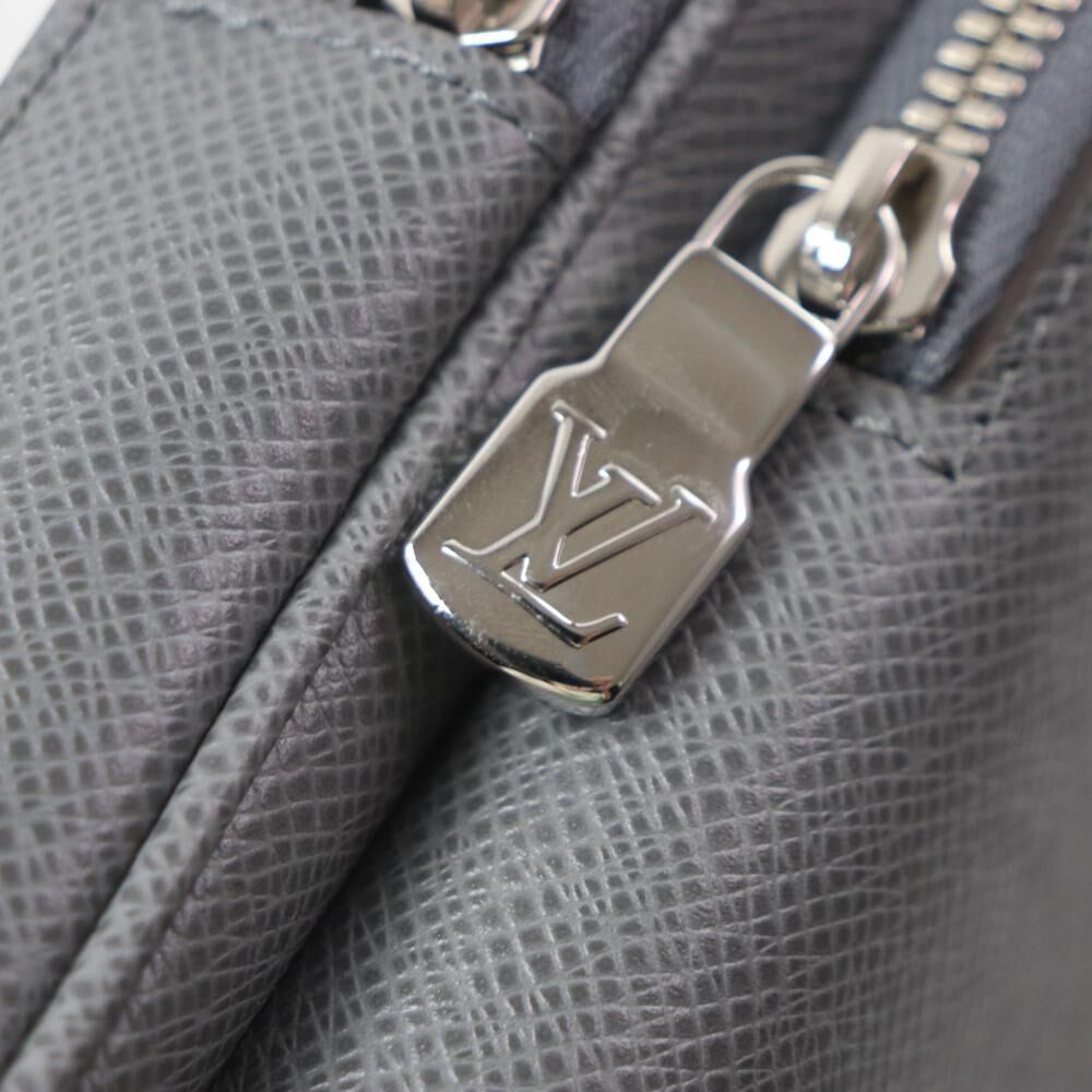 Louis Vuitton Taiga Kendall