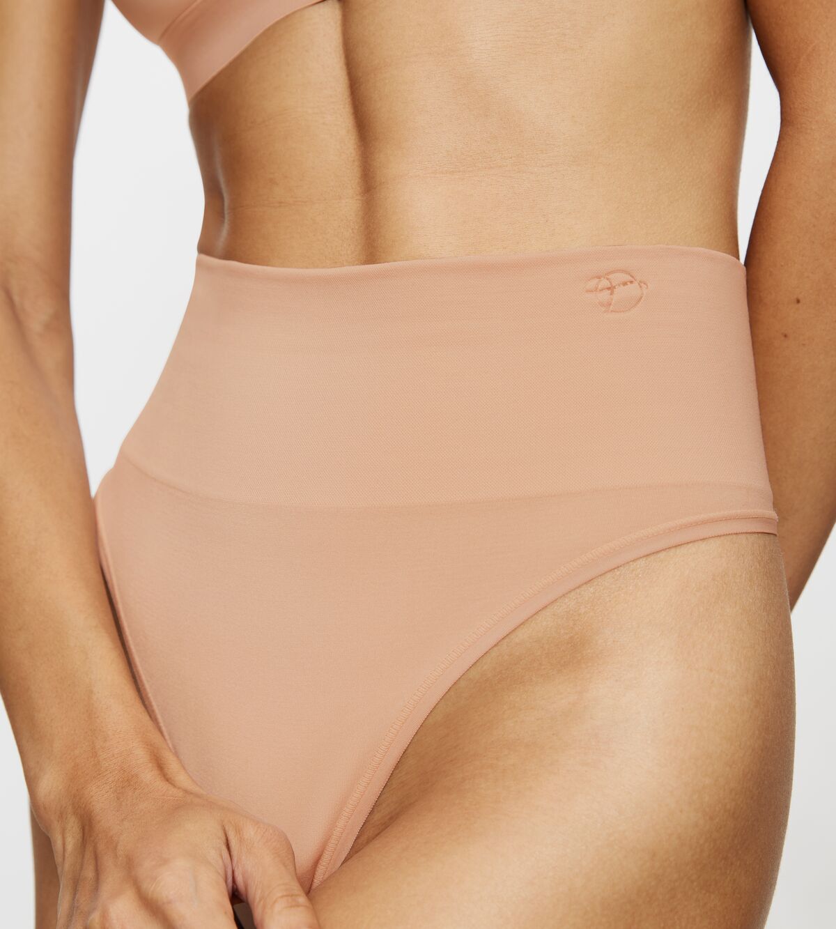 Triumph Soft Sculpt Bandeau String