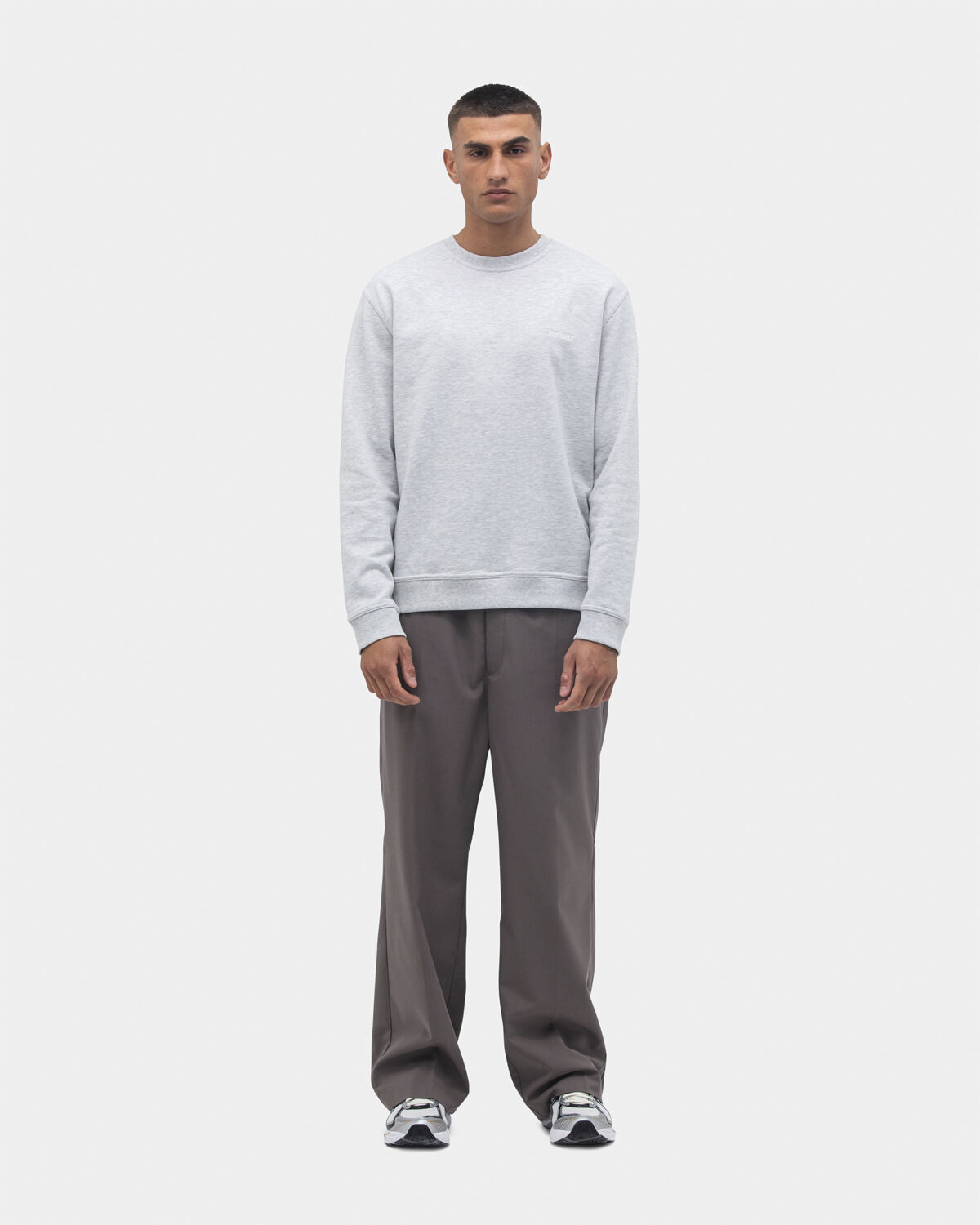 CLASSIC CREWNECK - CLOUDY GREY