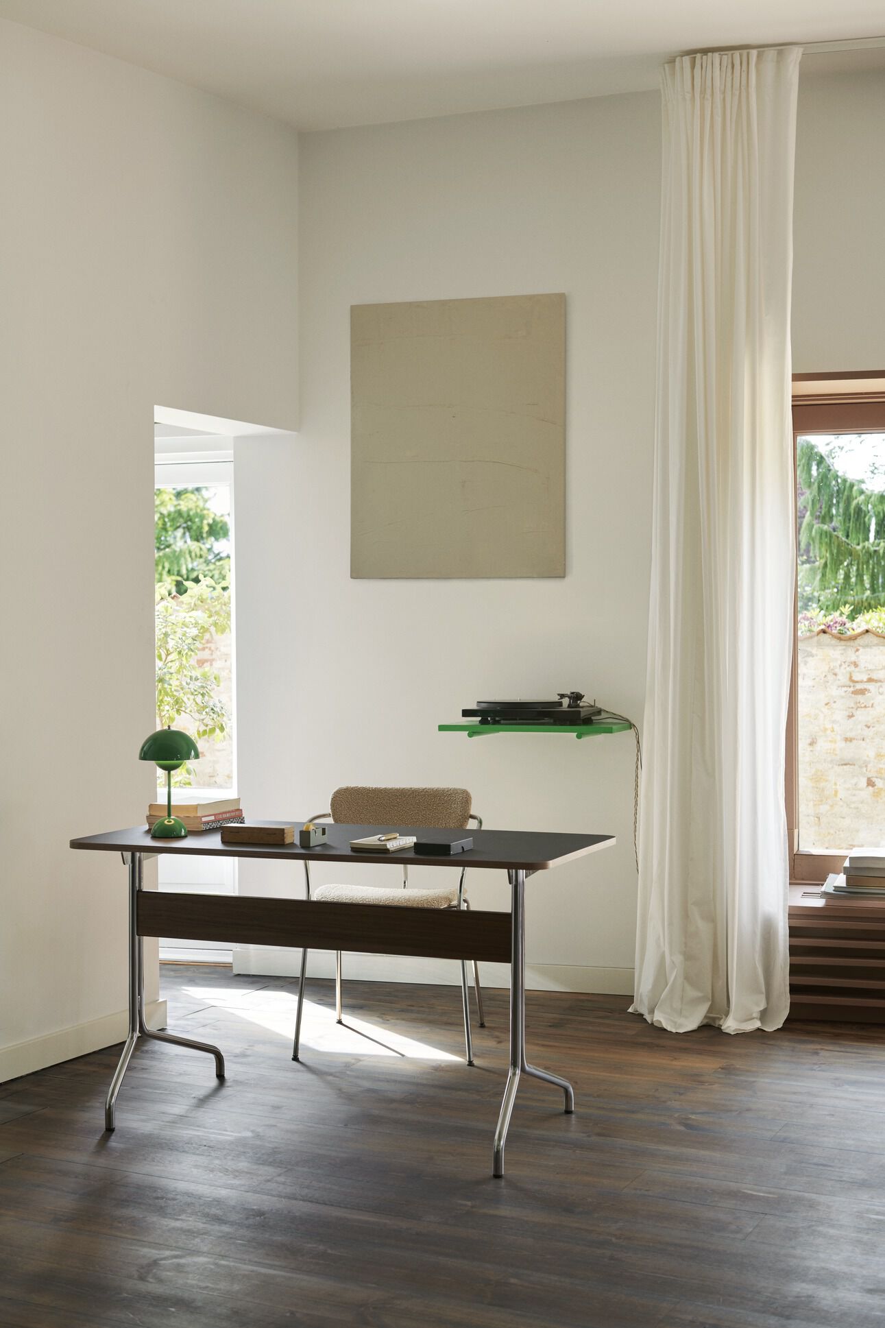 Flowerpot Portable Lamp VP9, Magnetic Charger