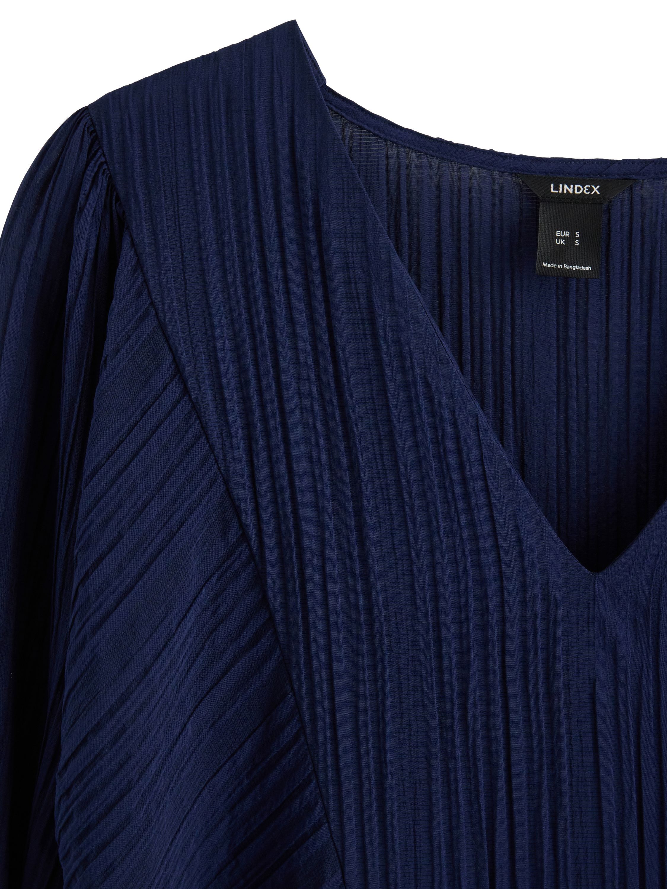 Midi dress with crinkles, v-neck an