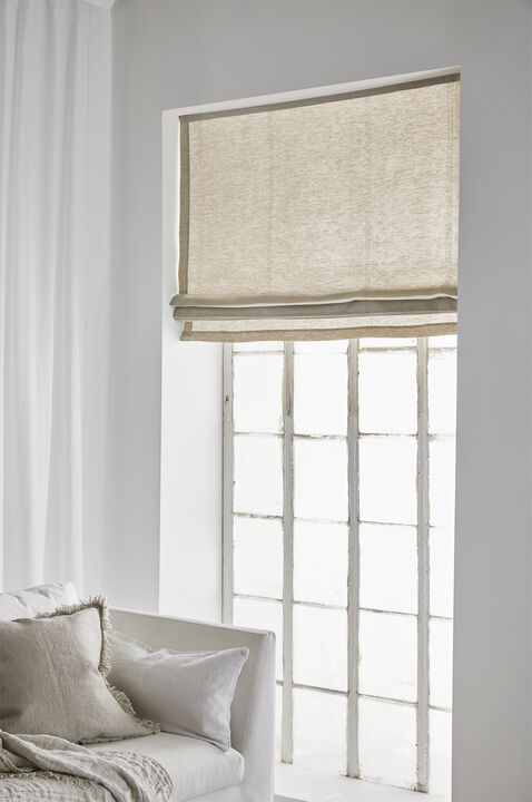 Ebba Roman Blind