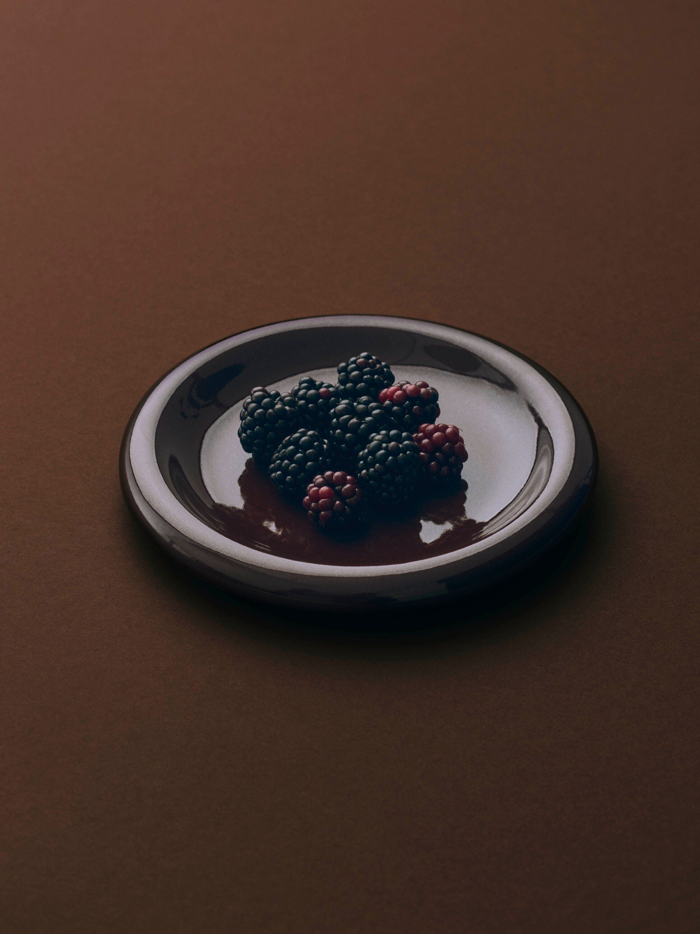 Barro Plate-Set of 2-&Oslash;18-Burgundy