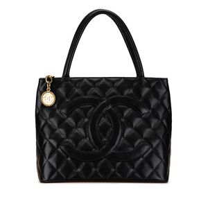 Chanel Medaillon