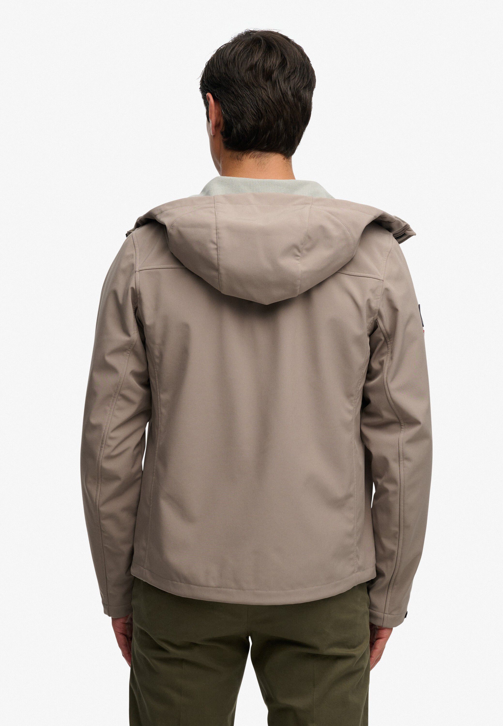 HOODED SOFTSHELL TREKKER JKT