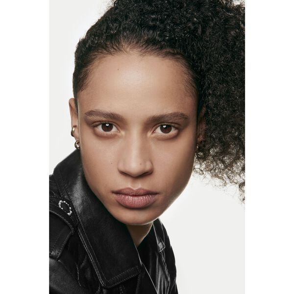 Water-Fresh Tint With Micro-Droplet Pigments. Bare Skin Effect. Natura
