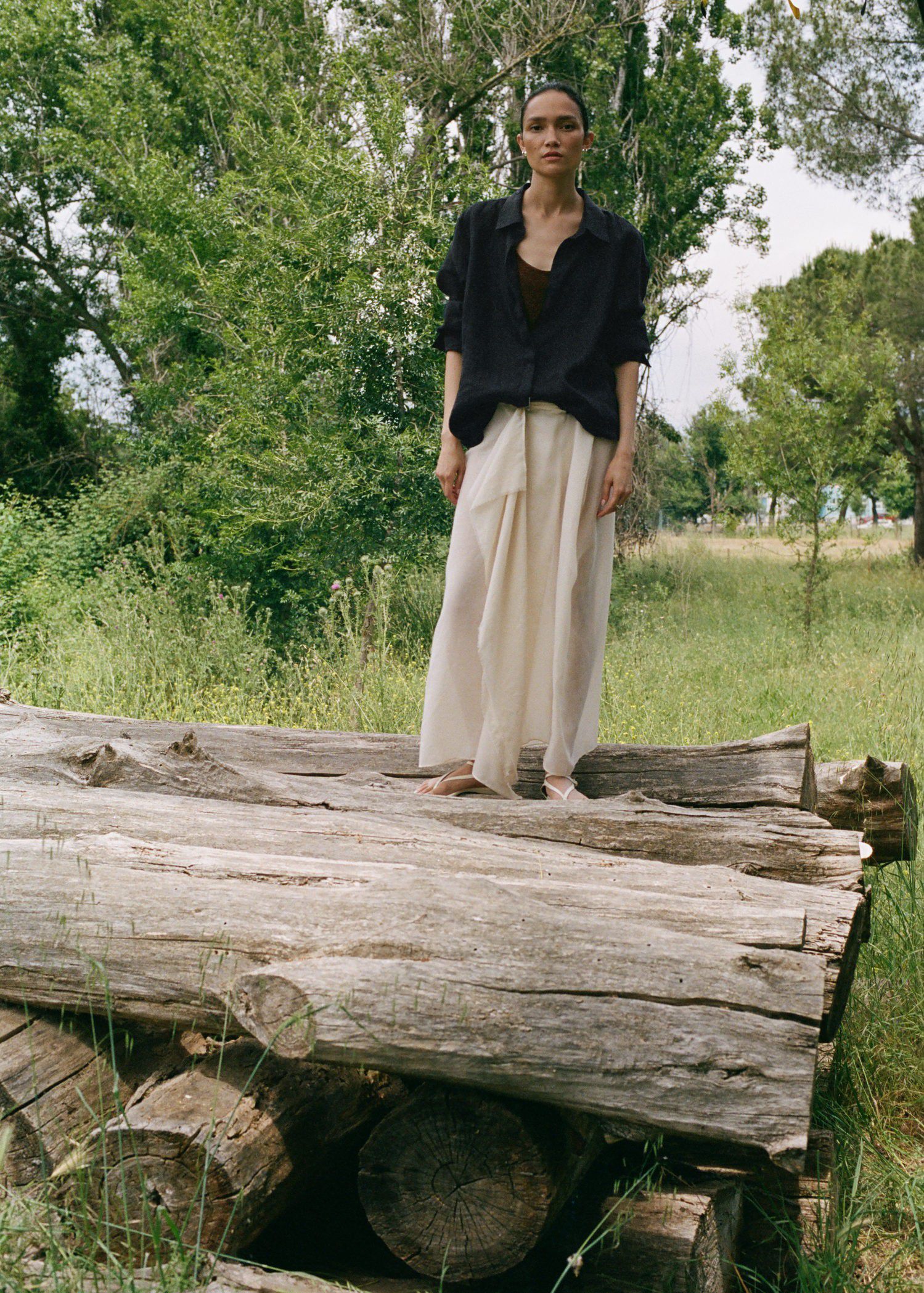 Plain shawl with frayed ends