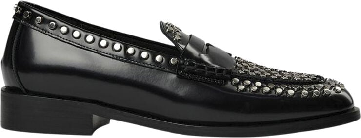 Shoe rivet
