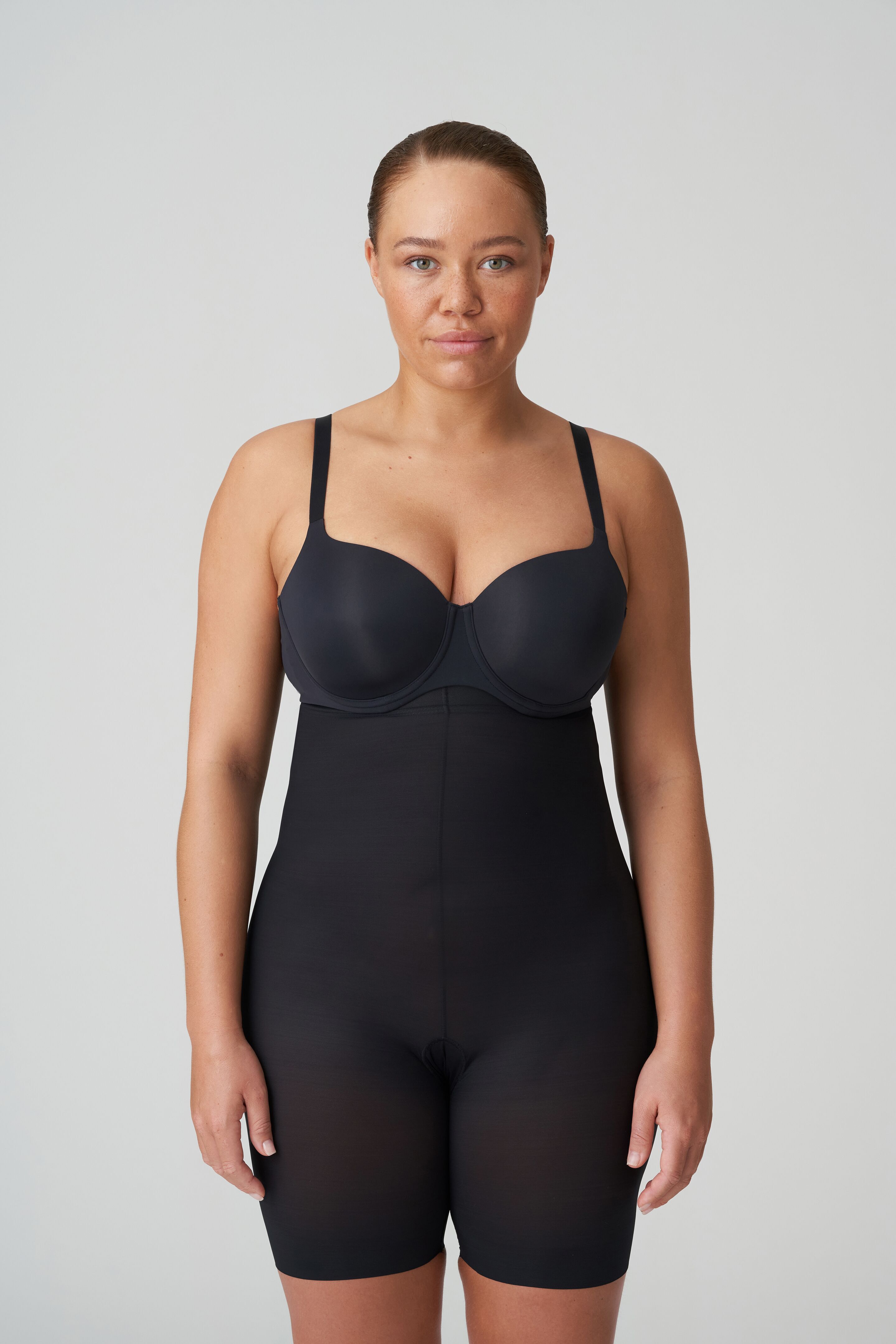 Figuras udglattende h&oslash;je trusser med ben