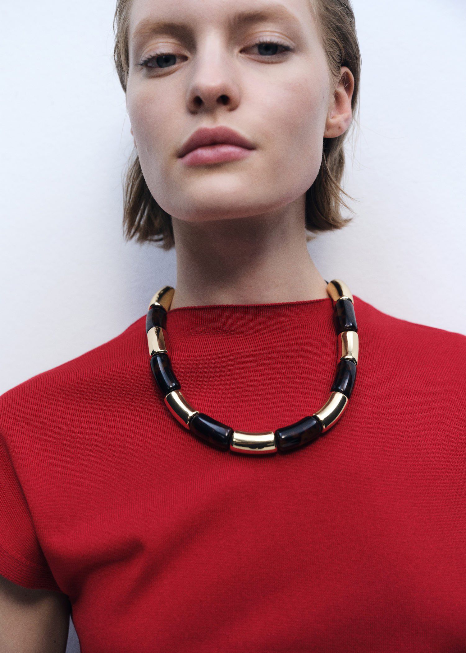 Sleeveless fine knit sweater