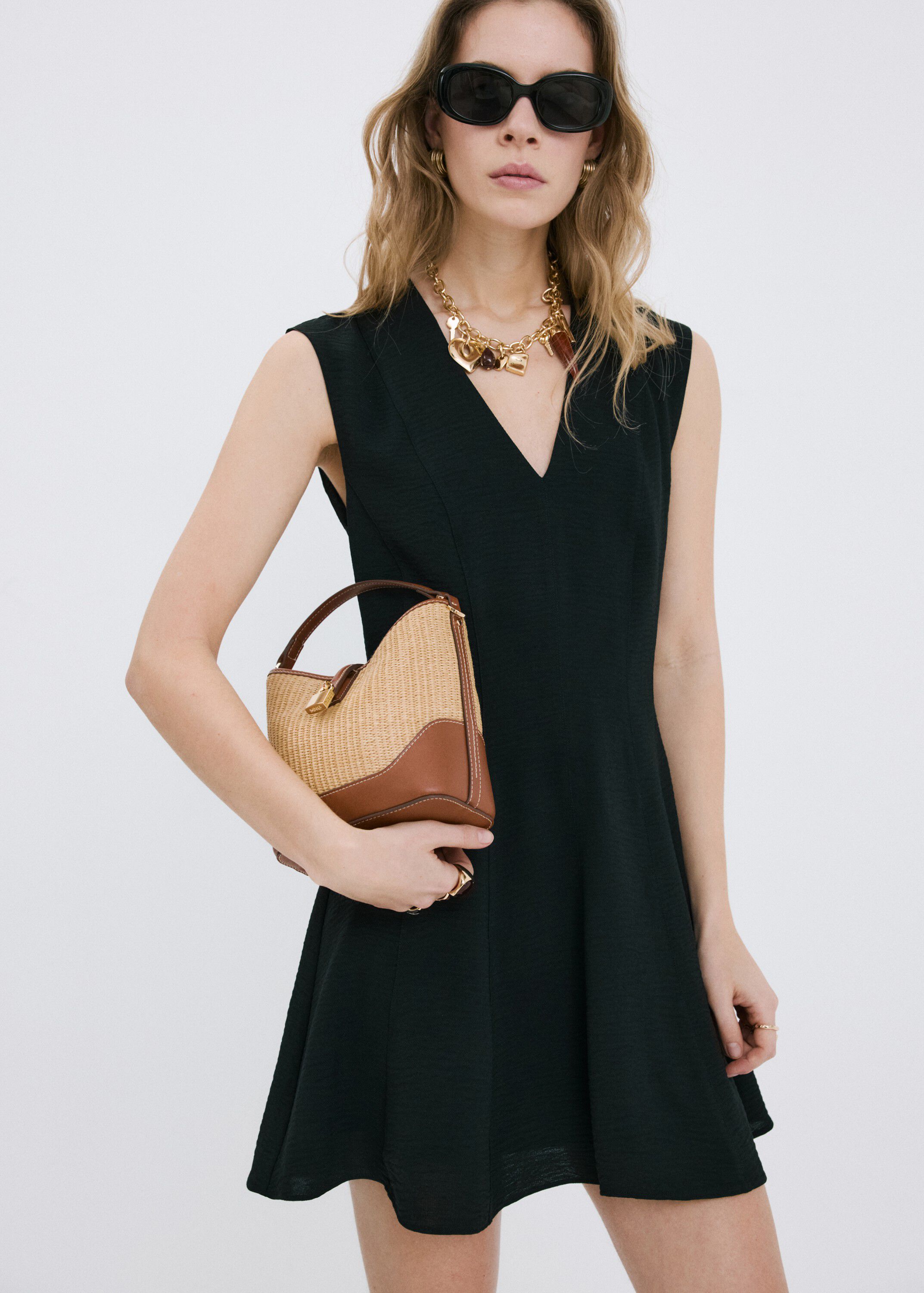 Flounce dress with V-neck