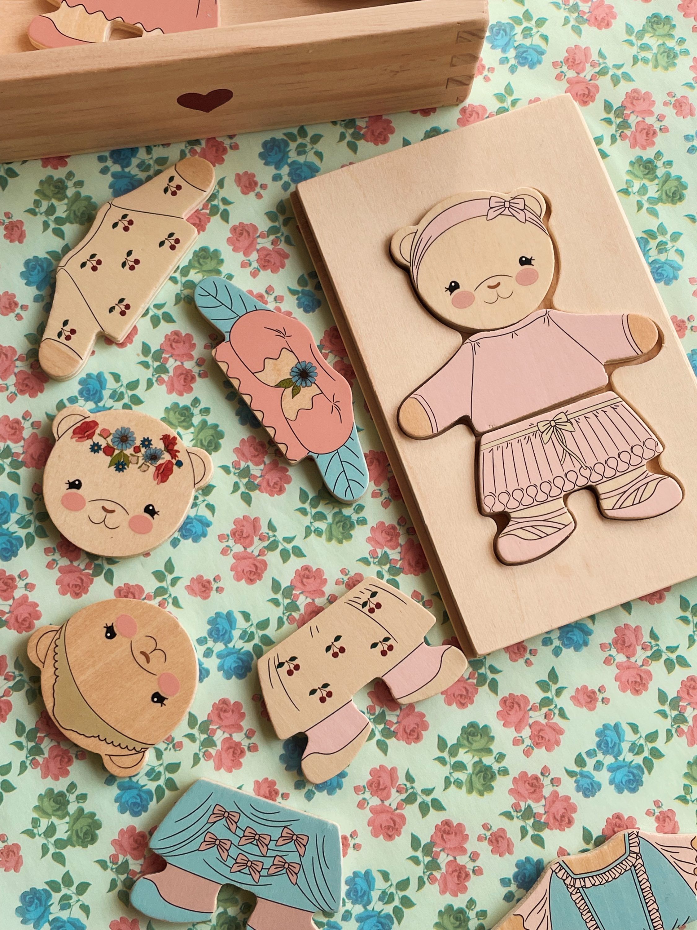 WOODEN TEDDY DRESS UP PUZZLE
