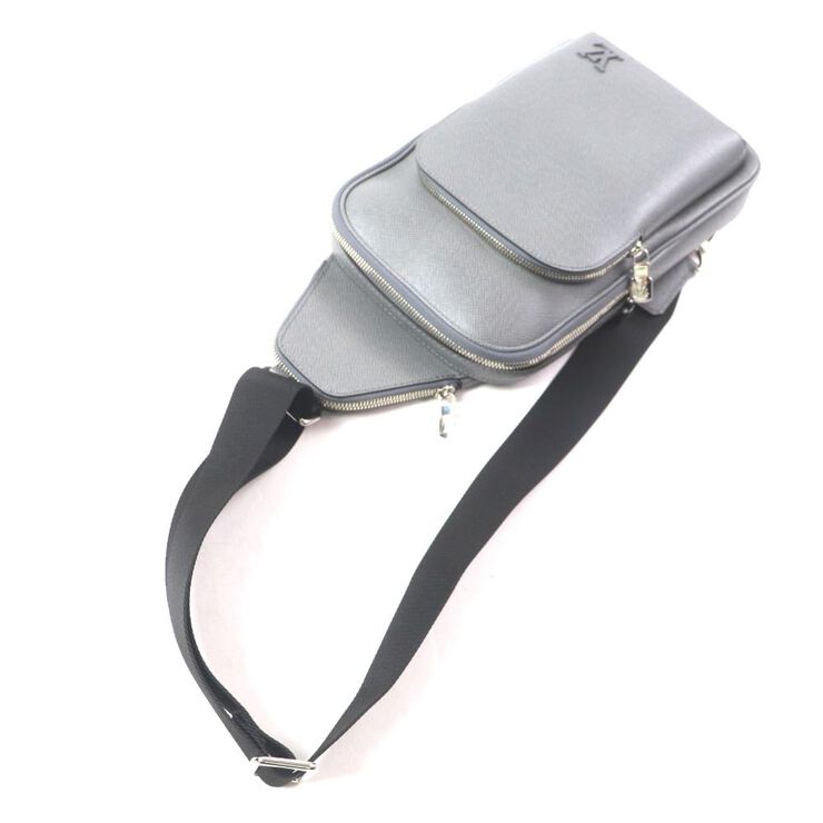 Louis Vuitton Taiga Kendall