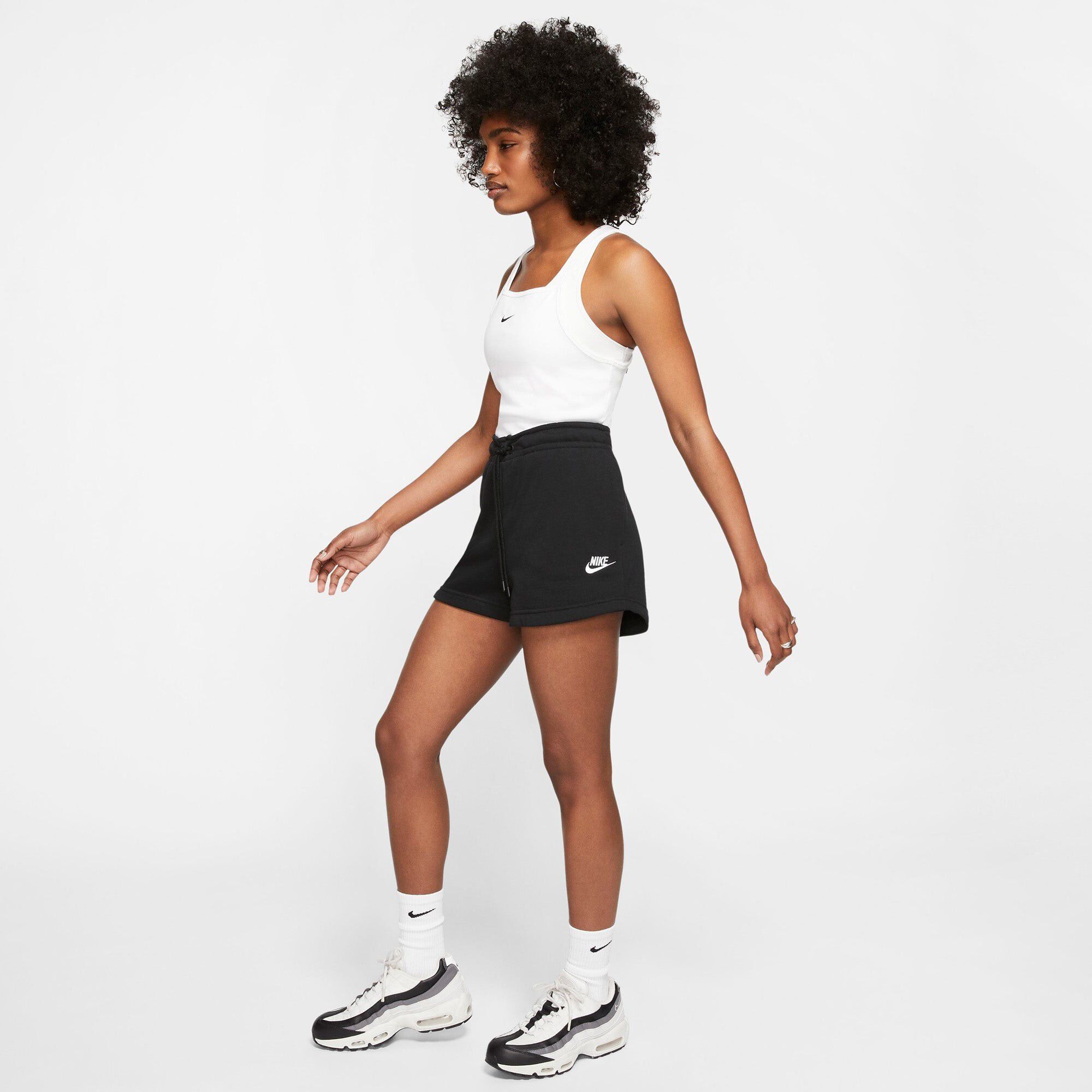 sportswear essential shorts