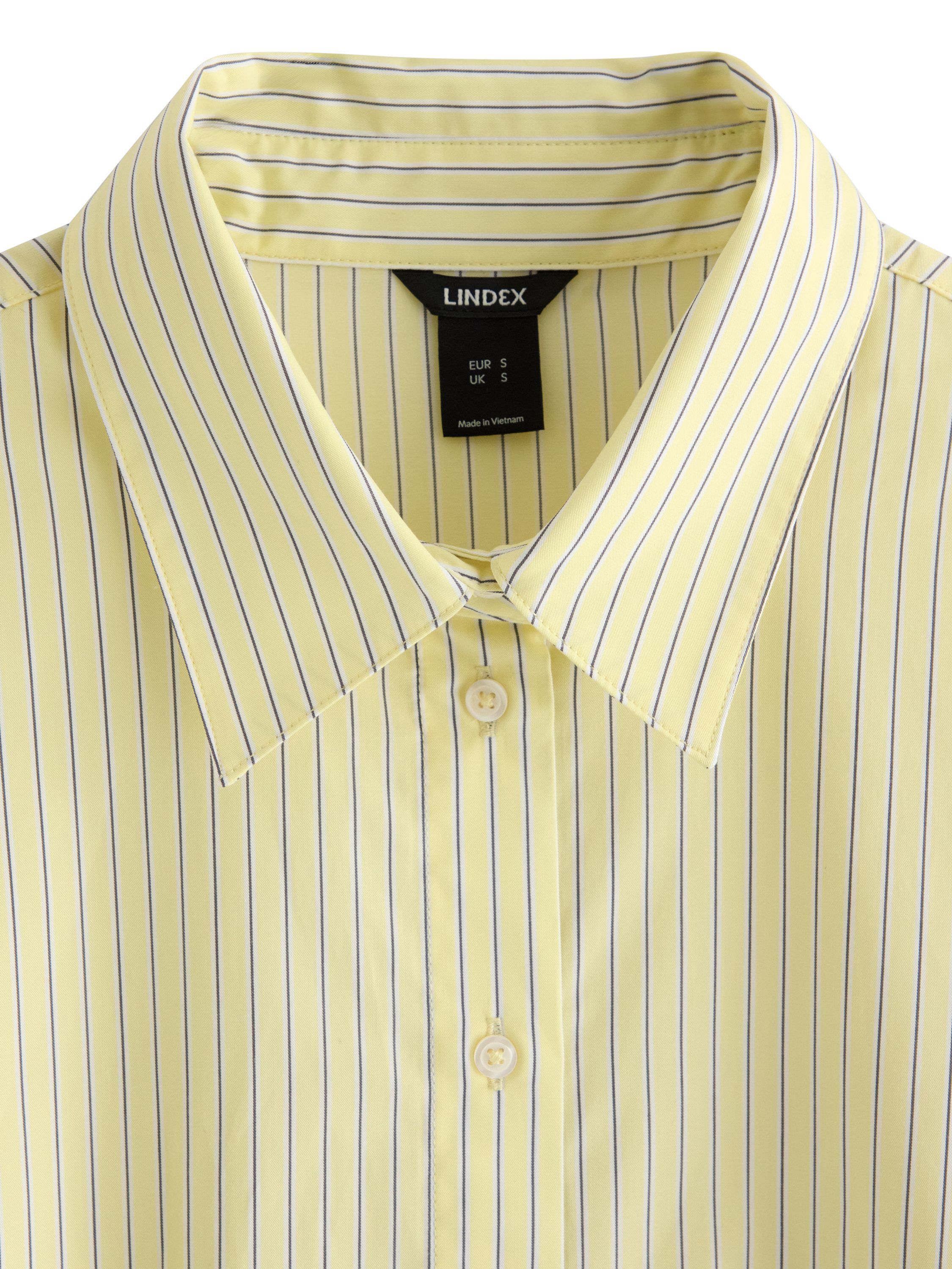 Shirt with long sleeves and an open