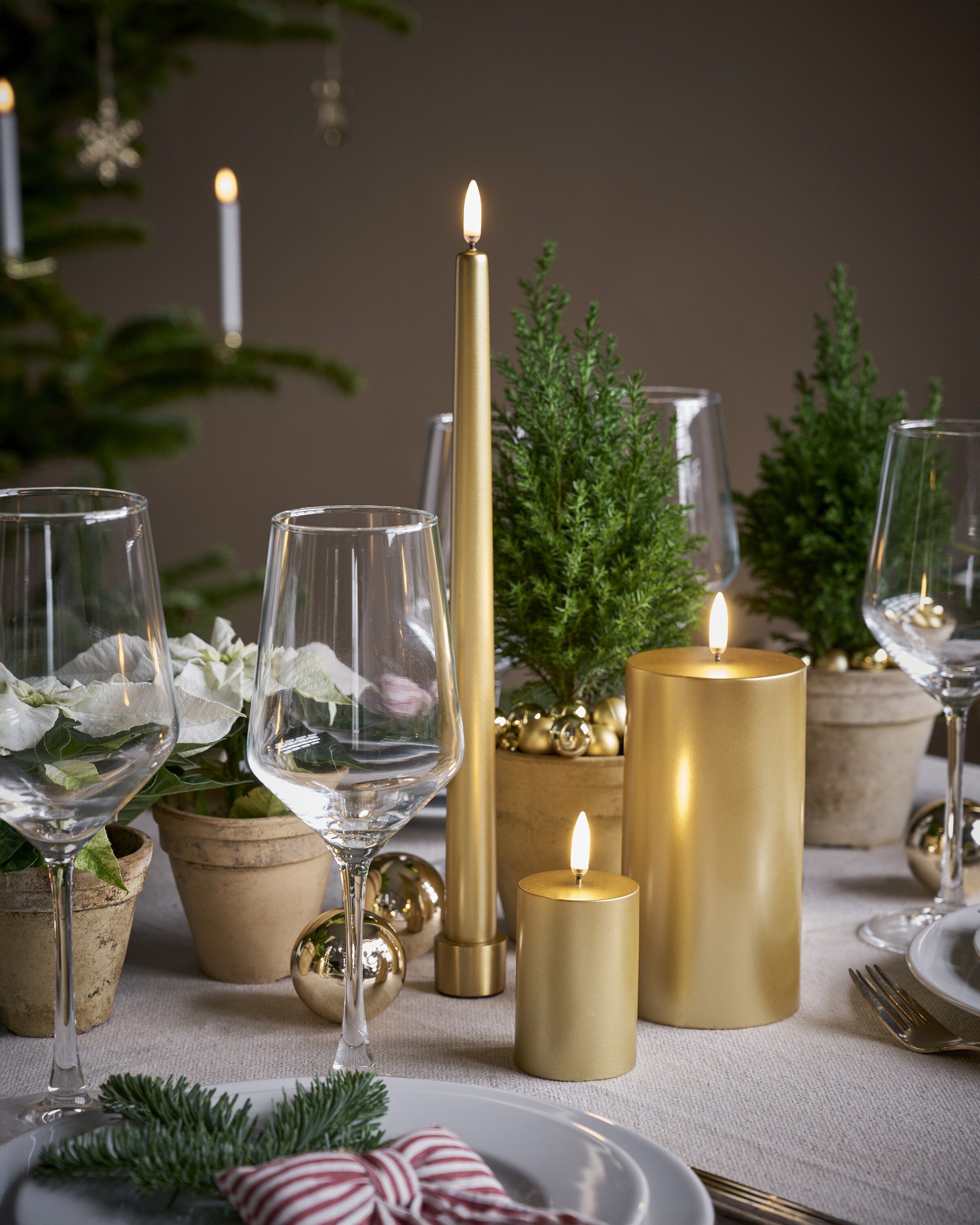 LED pillar candle, Gold finish, Smooth, 7,8x15 cm