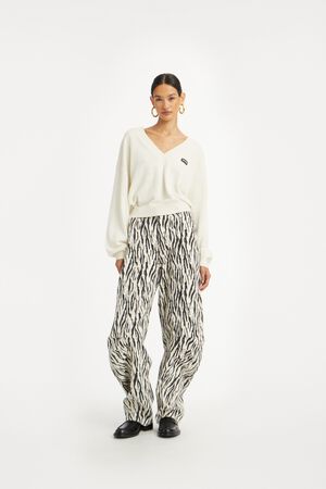 KNIT V-NECK SWEATER