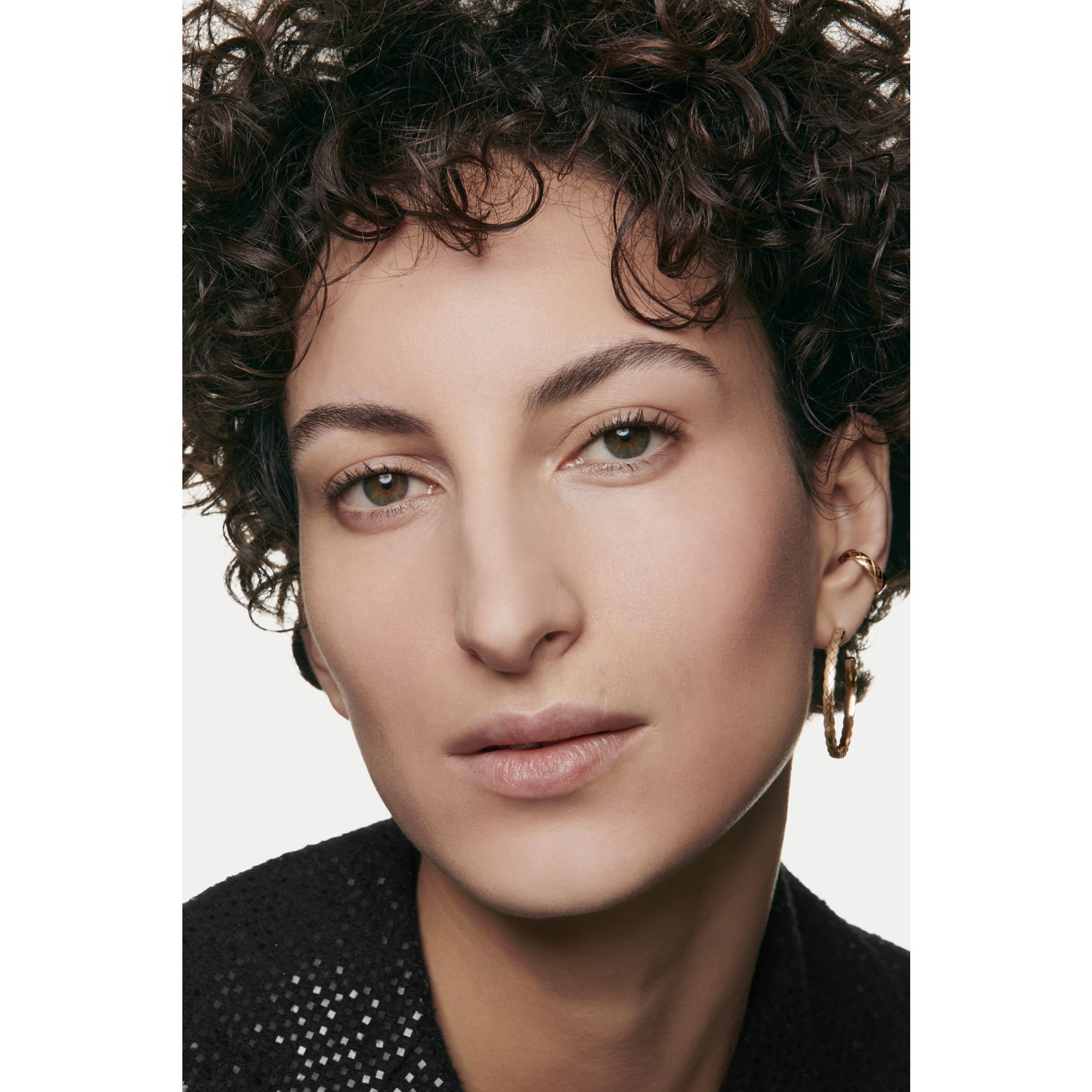 ULTRA KOMFORTABEL KOMPAKT FOUNDATION DER HOLDER HELE DAGEN