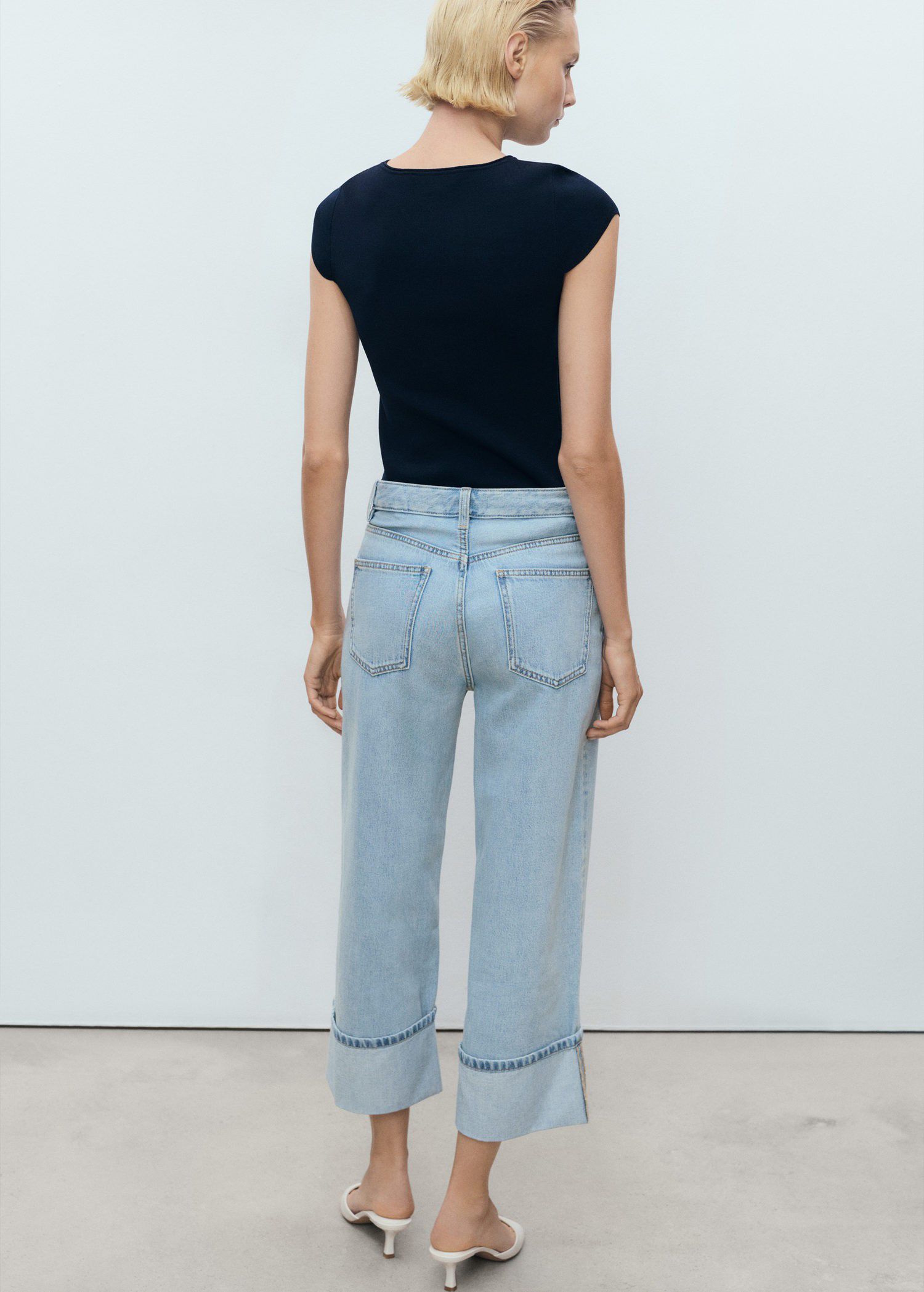 Wideleg cropped jeans with turned-u