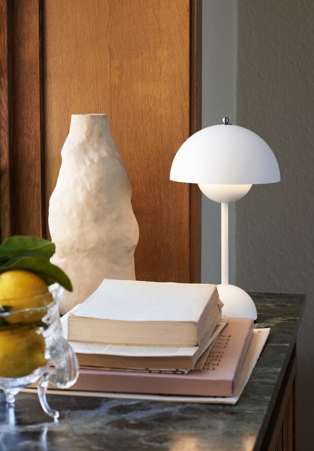 Flowerpot Portable Lamp VP9, Magnetic Charger