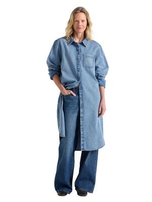 Shirt dress in denim with a relaxed
