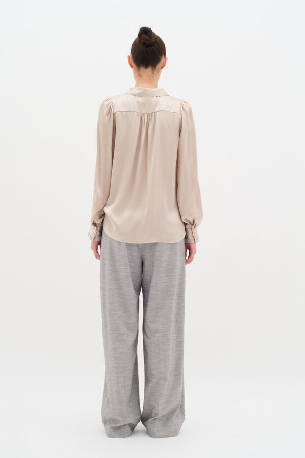 LarinaIW Shirt Premium