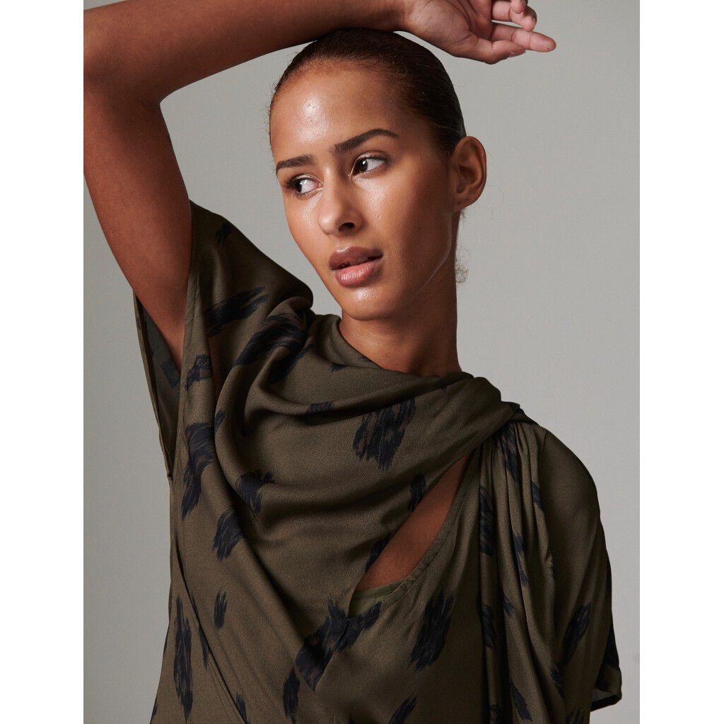 Nevan - Abstract Animal