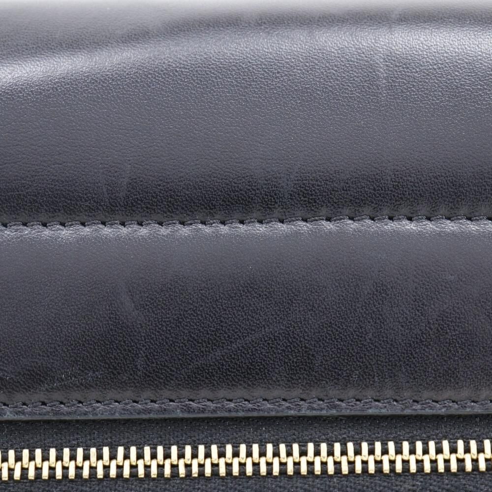 C&eacute;line Trap&egrave;ze