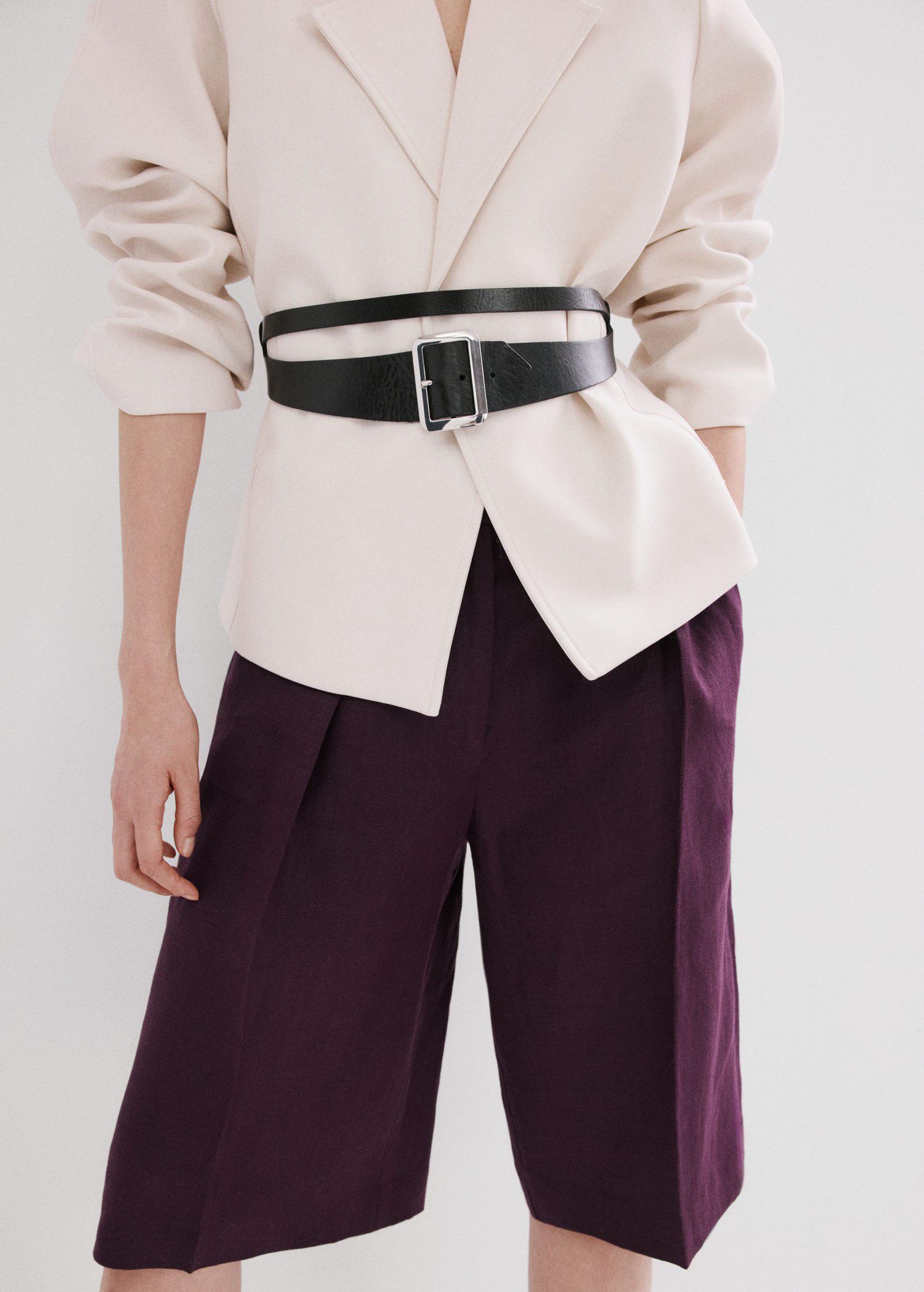 Straight linen Bermuda shorts