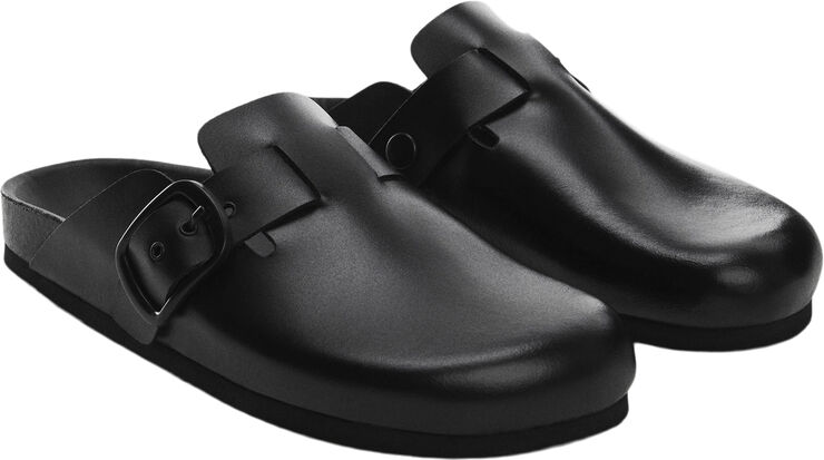 Leather clogs with buckle
