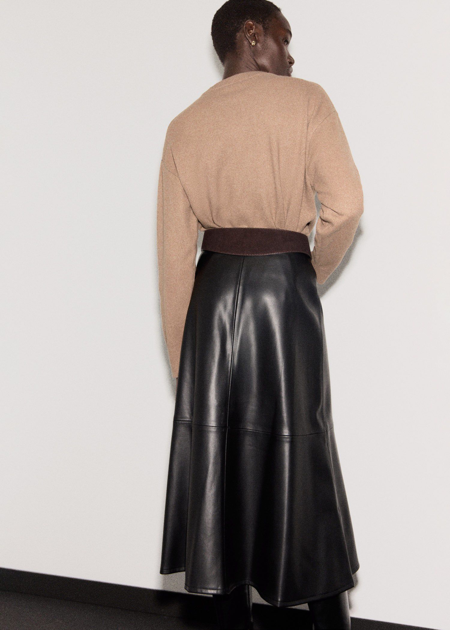 Round-neck knitted sweater