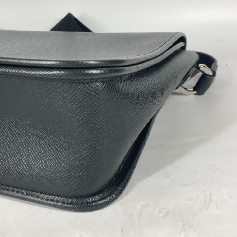 Louis Vuitton Messenger