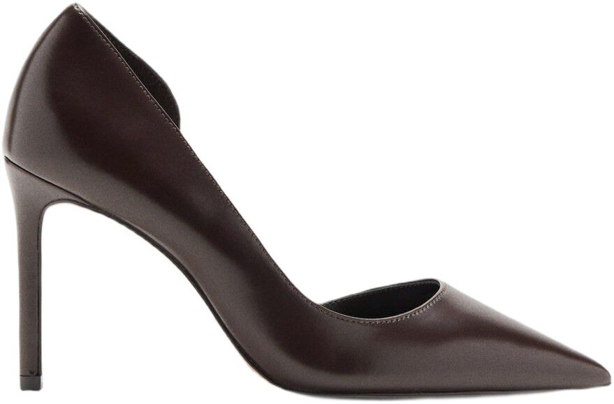 Asymmetrical heeled shoes
