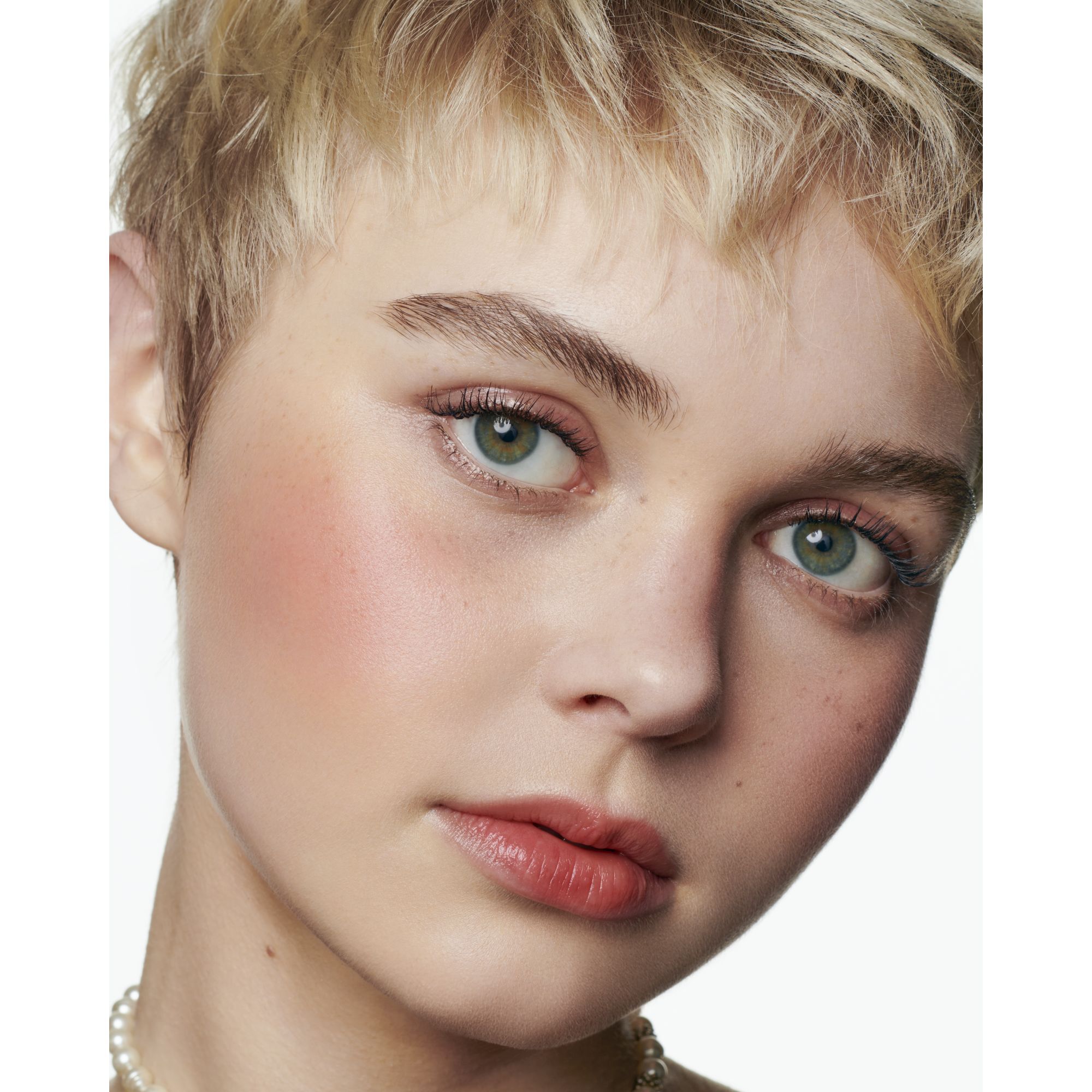 FREMH&AElig;VER FARVEN GIVER N&AElig;RING FYLDE