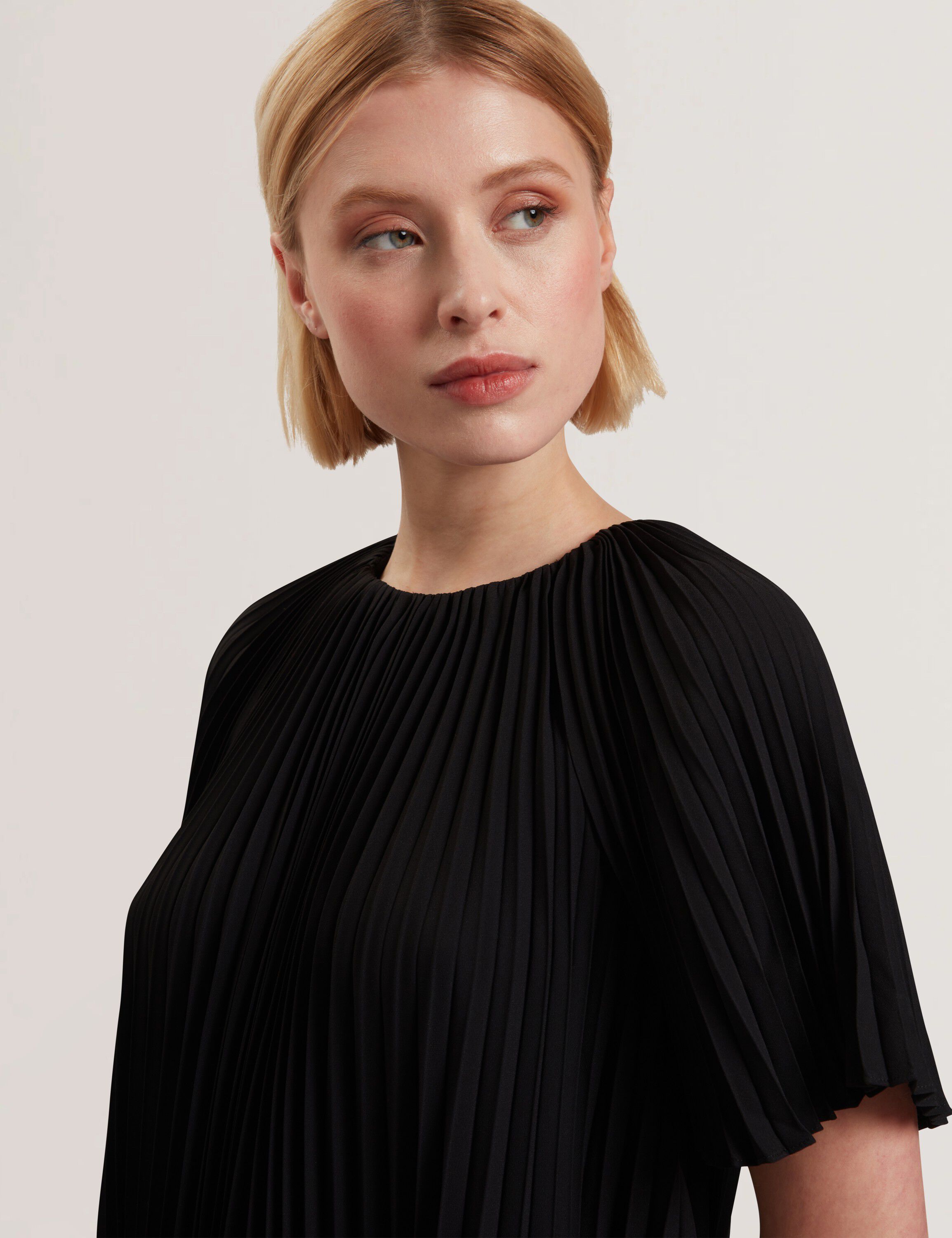 CONVALA Short Sleeve Pleated Mini D