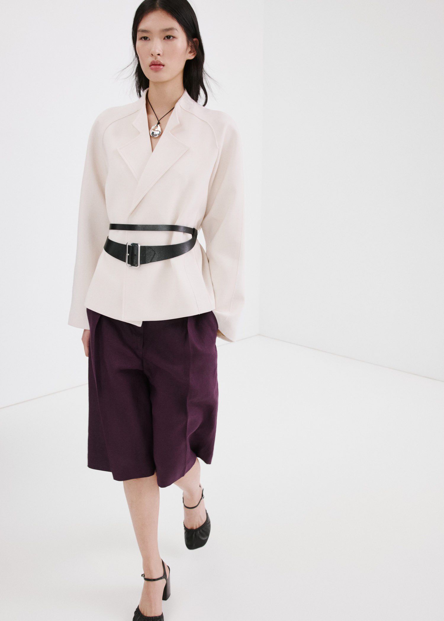 Straight linen Bermuda shorts