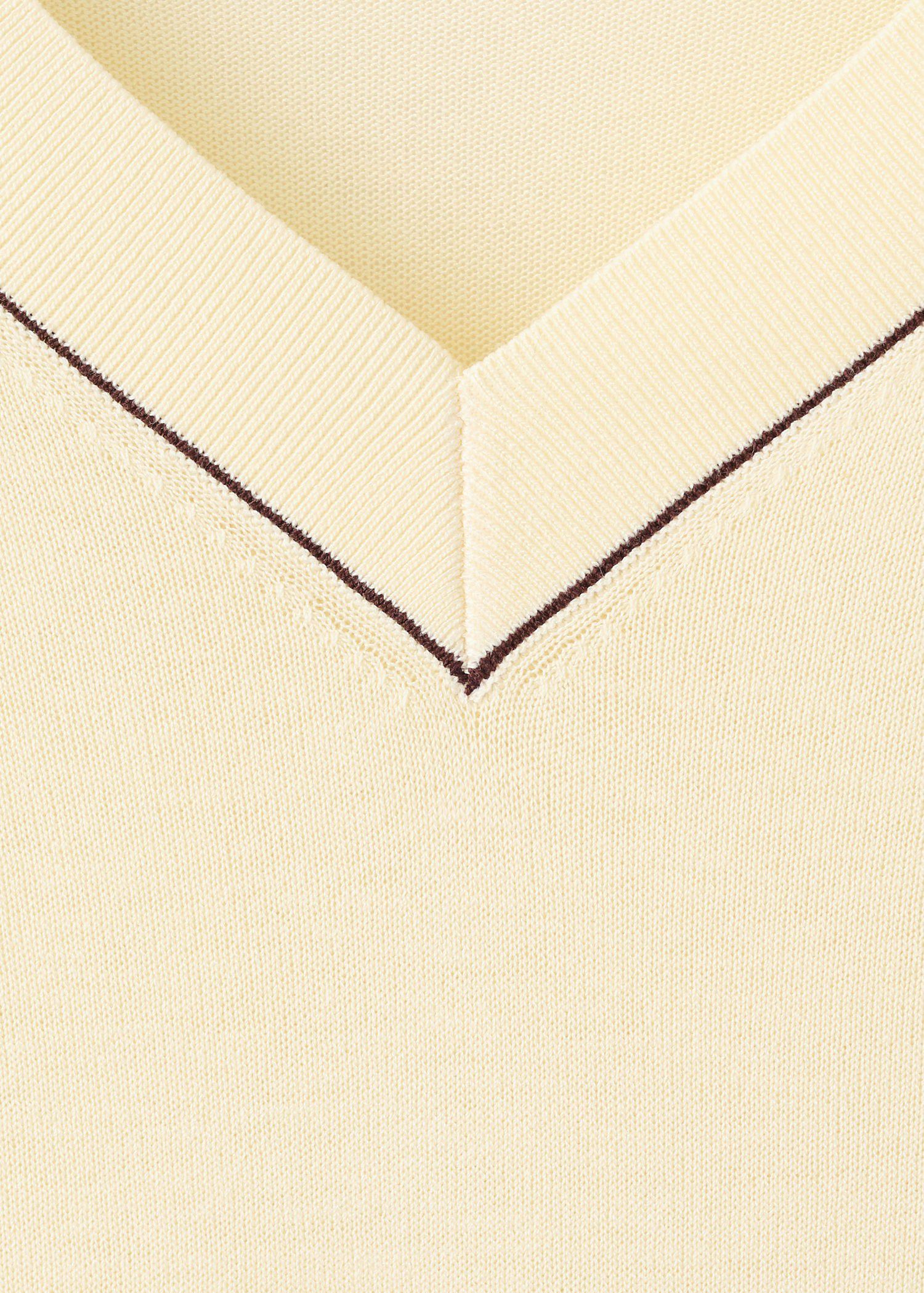 V-neck sweater with contrasting tri