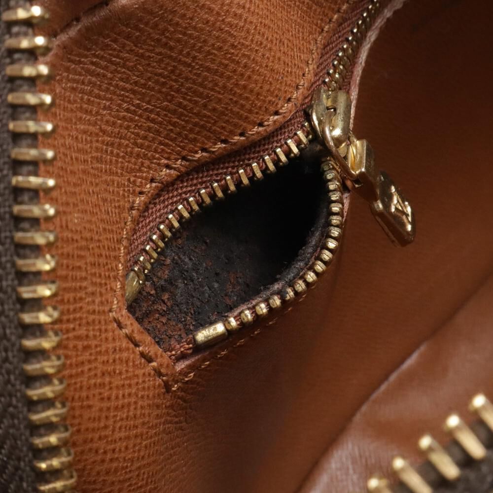 Louis Vuitton Clutch