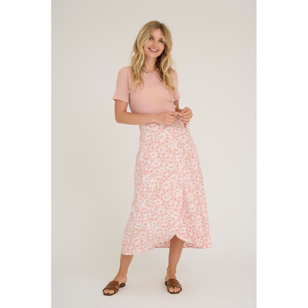 Ribstrikket top med korte &aelig;rmer