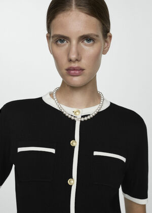 Short-sleeved cardigan with contras