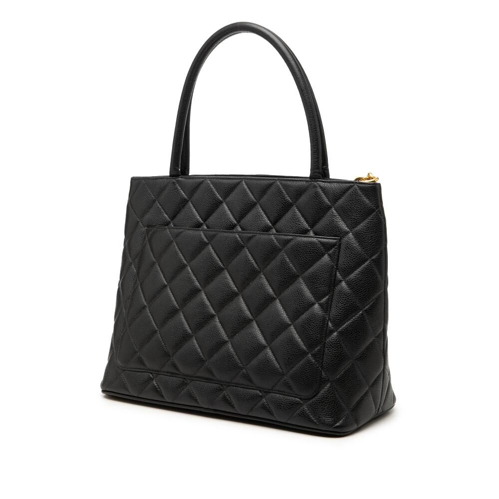 Chanel Medaillon