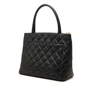 Chanel Medaillon