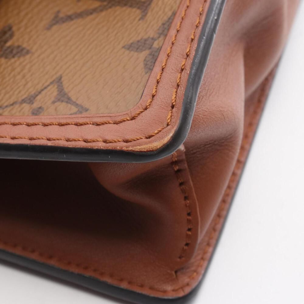 Louis Vuitton Shoulder Bags